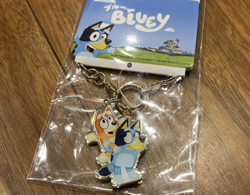 バースデーブルーイバックチャーム